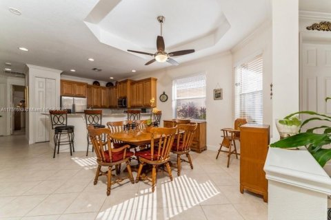 House in Port St. Lucie, Florida 3 bedrooms, 162.67 sq.m. № 1732038 - photo 8