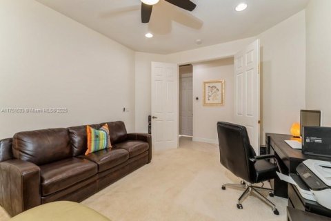 House in Port St. Lucie, Florida 3 bedrooms, 162.67 sq.m. № 1732038 - photo 15