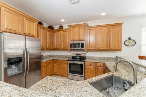 House in Port St. Lucie, Florida 3 bedrooms, 162.67 sq.m. № 1732038 - photo 12