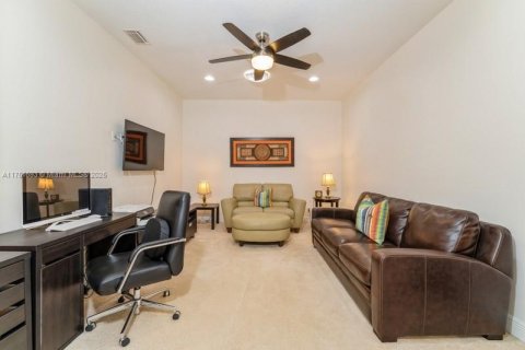 House in Port St. Lucie, Florida 3 bedrooms, 162.67 sq.m. № 1732038 - photo 14