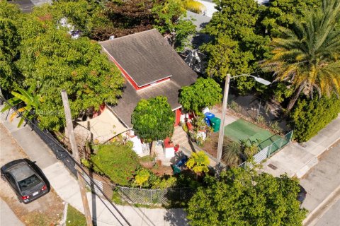 Commercial property in Miami, Florida № 2006120 - photo 10