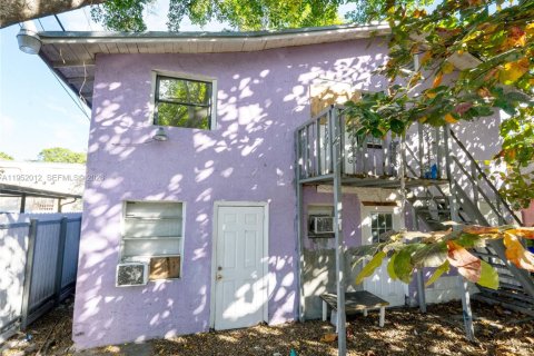 Commercial property in Miami, Florida № 2006120 - photo 13