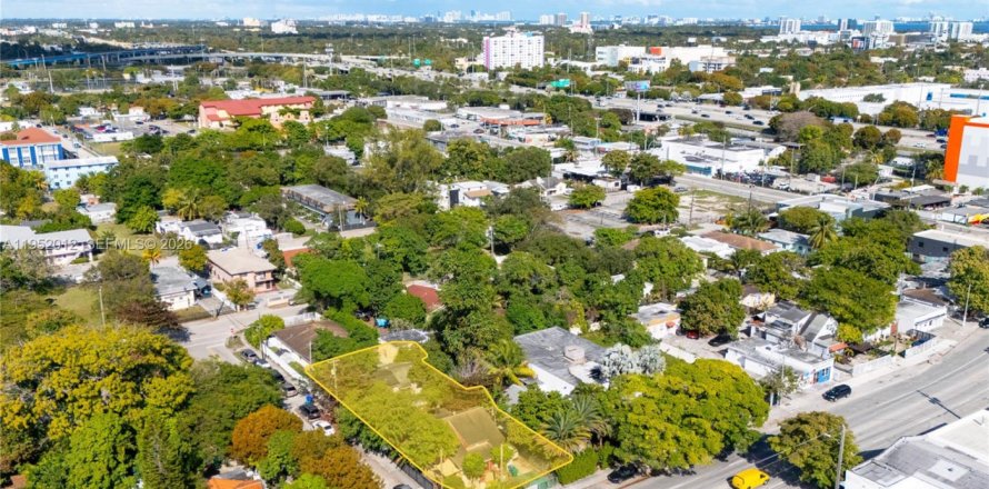 Commercial property in Miami, Florida № 2006120