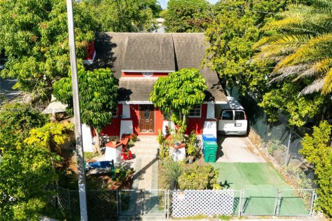 Commercial property in Miami, Florida № 2006120 - photo 11