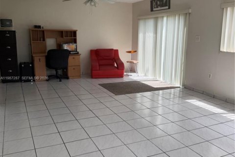 Купить таунхаус в Майами, Флорида 3 спальни, 160.63м2, № 2047691 - фото 17