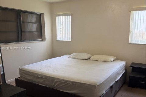 Купить таунхаус в Майами, Флорида 3 спальни, 160.63м2, № 2047691 - фото 18