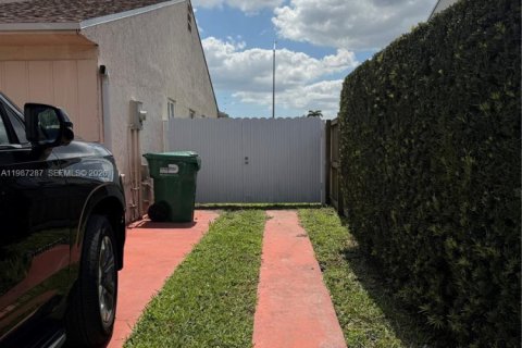 Купить таунхаус в Майами, Флорида 3 спальни, 160.63м2, № 2047691 - фото 2