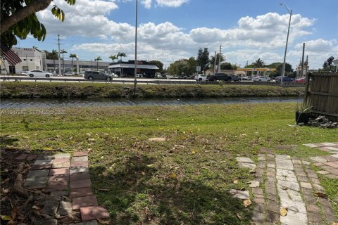 Купить таунхаус в Майами, Флорида 3 спальни, 160.63м2, № 2047691 - фото 26