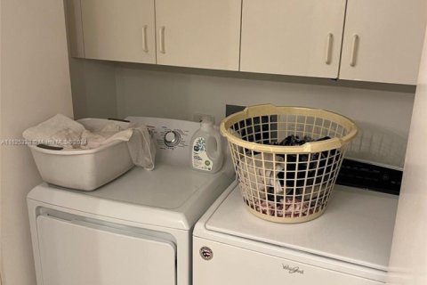 Condo in Aventura, Florida, 2 bedrooms № 1981927 - photo 3