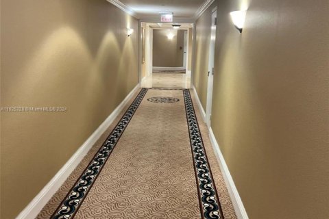 Condo in Aventura, Florida, 2 bedrooms № 1981927 - photo 30