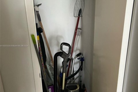 Condo in Aventura, Florida, 2 bedrooms № 1981927 - photo 4