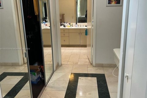 Condo in Aventura, Florida, 2 bedrooms № 1981927 - photo 16