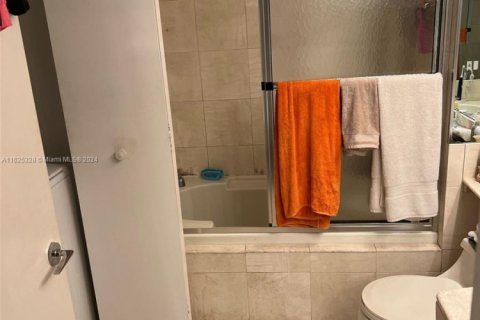 Condo in Aventura, Florida, 2 bedrooms № 1981927 - photo 6