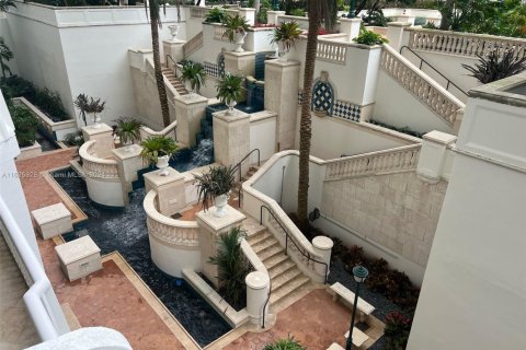 Condo in Aventura, Florida, 2 bedrooms № 1981927 - photo 1