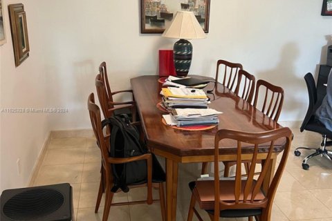 Condo in Aventura, Florida, 2 bedrooms № 1981927 - photo 14