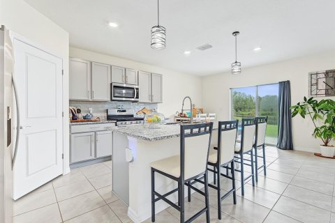 Villa ou maison à vendre à Zephyrhills, Floride: 4 chambres, 220.36 m2 № 2408556 - photo 6