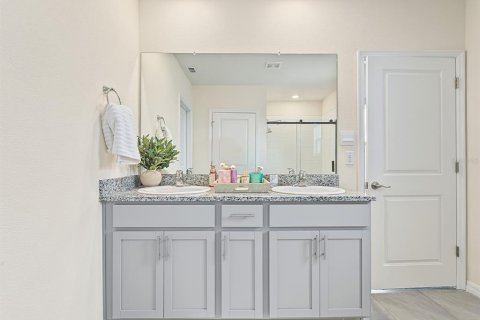 Villa ou maison à vendre à Zephyrhills, Floride: 4 chambres, 220.36 m2 № 2408556 - photo 18