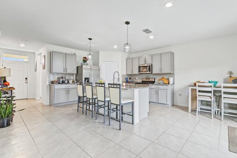 Villa ou maison à vendre à Zephyrhills, Floride: 4 chambres, 220.36 m2 № 2408556 - photo 4