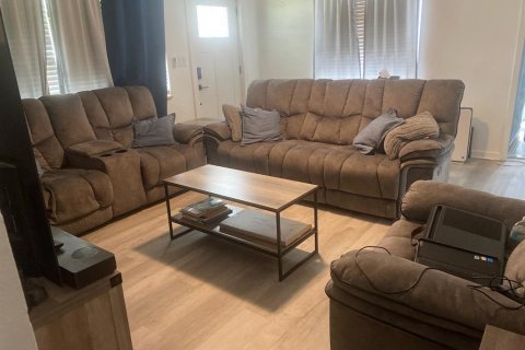 Купить виллу или дом в Лейкленд, Флорида 7 комнат, 115.57м2, № 1579198 - фото 2