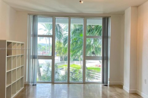 Condo in Bal Harbour, Florida  № 1962298 - photo 13