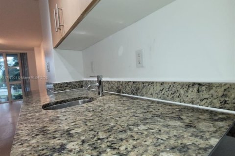 Condo in Bal Harbour, Florida  № 1962298 - photo 8