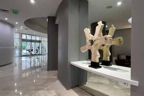 Condo in Bal Harbour, Florida  № 1962298 - photo 25