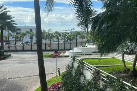 Condo in Bal Harbour, Florida  № 1962298 - photo 27