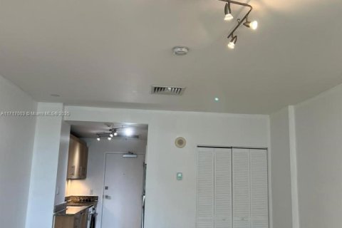 Condo in Bal Harbour, Florida  № 1962298 - photo 16