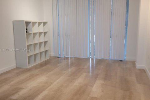 Condo in Bal Harbour, Florida  № 1962298 - photo 11