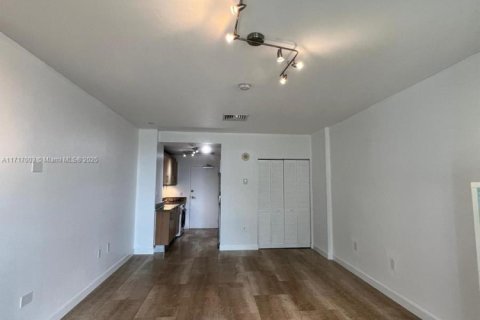 Condo in Bal Harbour, Florida  № 1962298 - photo 15