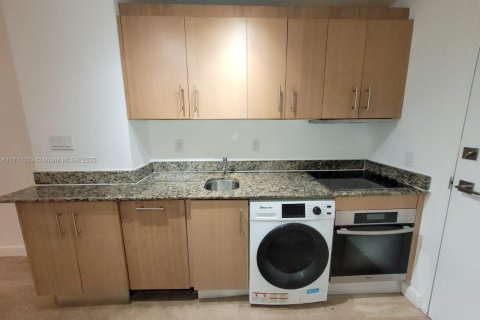 Condo in Bal Harbour, Florida  № 1962298 - photo 4