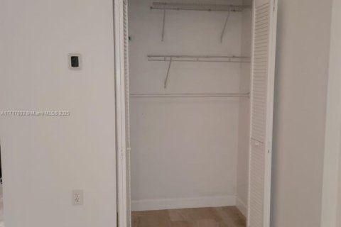 Condo in Bal Harbour, Florida  № 1962298 - photo 20