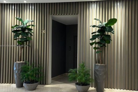 Condo in Bal Harbour, Florida  № 1962298 - photo 24