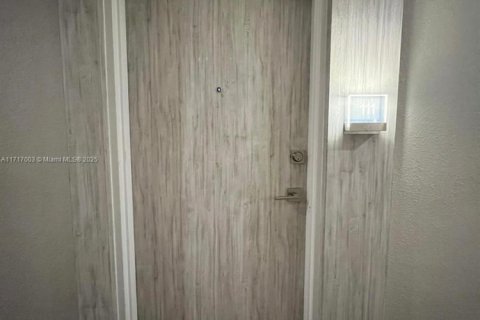 Condo in Bal Harbour, Florida  № 1962298 - photo 22