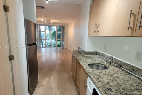 Condo in Bal Harbour, Florida  № 1962298 - photo 2