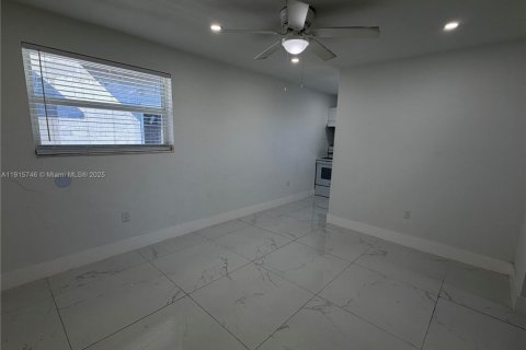 Снять в аренду квартиру в Майами, Флорида 2 спальни, 67.82м2, № 1973563 - фото 10