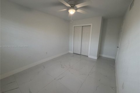 Снять в аренду квартиру в Майами, Флорида 2 спальни, 67.82м2, № 1973563 - фото 7
