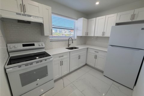 Снять в аренду квартиру в Майами, Флорида 2 спальни, 67.82м2, № 1973563 - фото 3