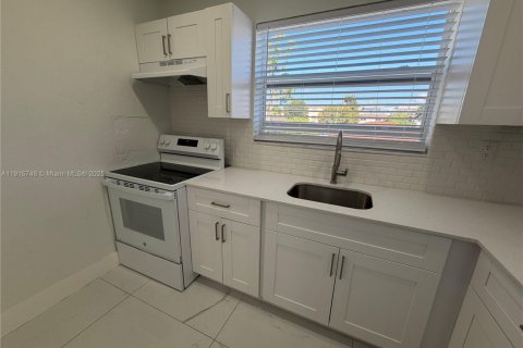Снять в аренду квартиру в Майами, Флорида 2 спальни, 67.82м2, № 1973563 - фото 4