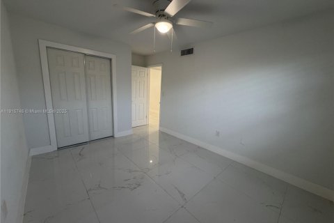 Снять в аренду квартиру в Майами, Флорида 2 спальни, 67.82м2, № 1973563 - фото 6