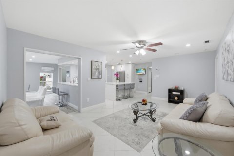 Casa en venta en Coral Springs, Florida, 5 dormitorios, 225.85 m2 № 2077657 - foto 18