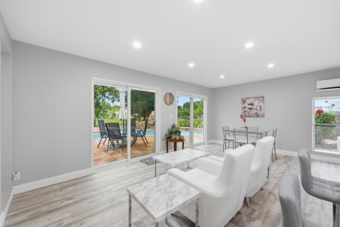Casa en venta en Coral Springs, Florida, 5 dormitorios, 225.85 m2 № 2077657 - foto 27