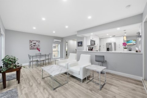 Casa en venta en Coral Springs, Florida, 5 dormitorios, 225.85 m2 № 2077657 - foto 24