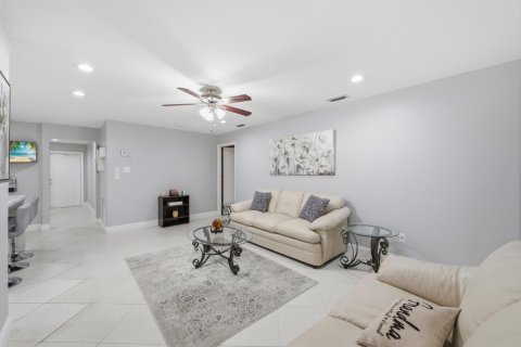 Casa en venta en Coral Springs, Florida, 5 dormitorios, 225.85 m2 № 2077657 - foto 17