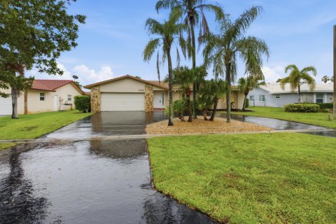 Casa en venta en Coral Springs, Florida, 5 dormitorios, 225.85 m2 № 2077657 - foto 2