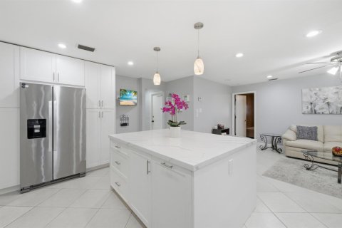 Casa en venta en Coral Springs, Florida, 5 dormitorios, 225.85 m2 № 2077657 - foto 14