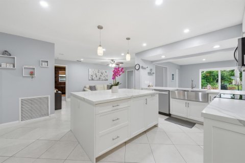 Casa en venta en Coral Springs, Florida, 5 dormitorios, 225.85 m2 № 2077657 - foto 11