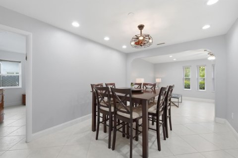 Casa en venta en Coral Springs, Florida, 5 dormitorios, 225.85 m2 № 2077657 - foto 9