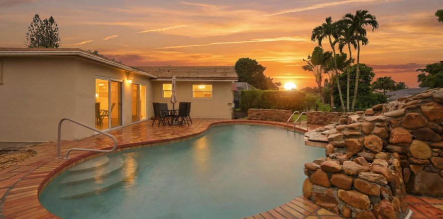 Casa en Coral Springs, Florida 5 dormitorios, 225.85 m2 № 2077657