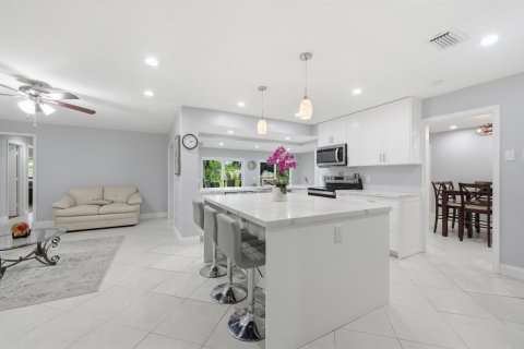 Casa en venta en Coral Springs, Florida, 5 dormitorios, 225.85 m2 № 2077657 - foto 12